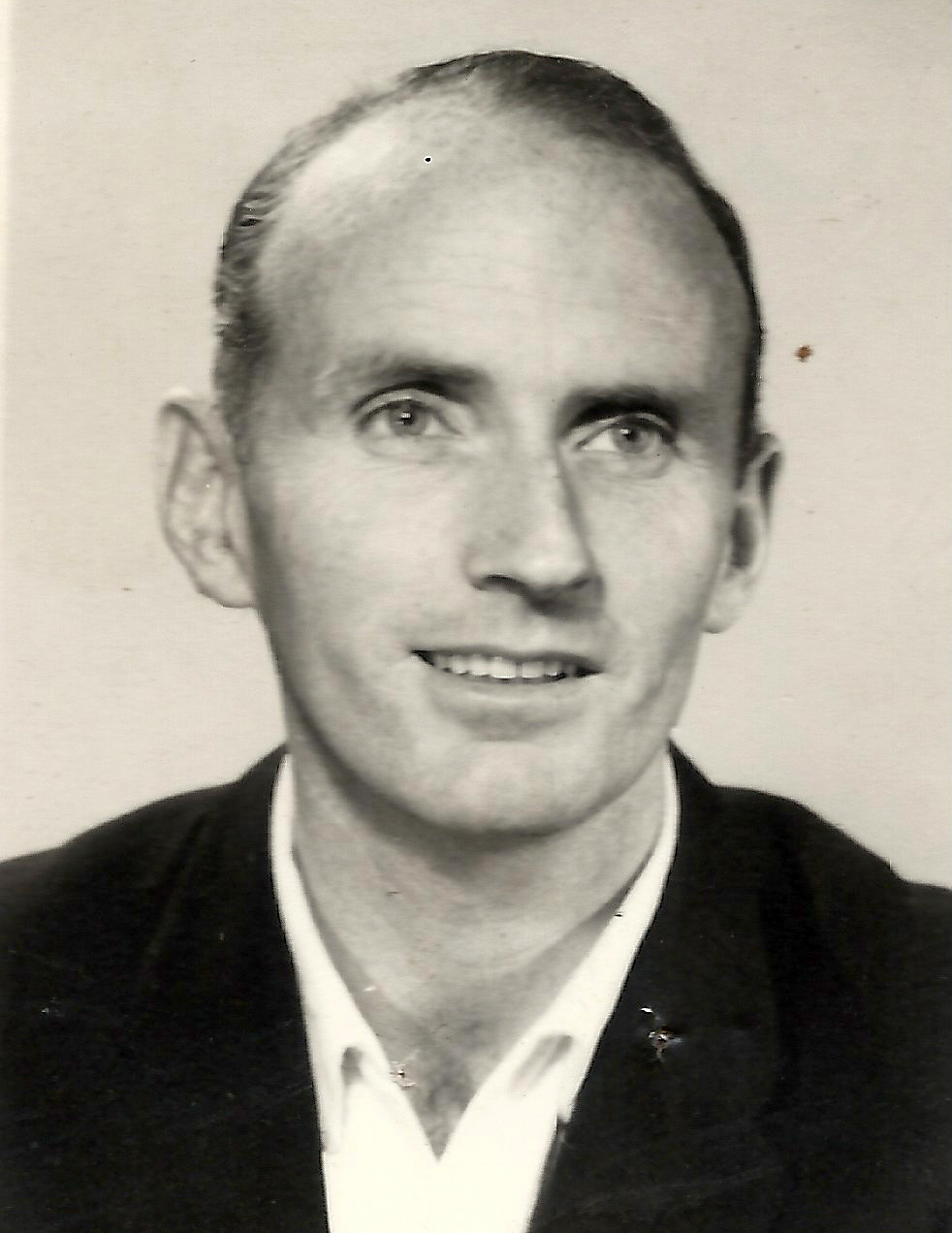 Photo of photos/Richard Mclennan Robb 1926-2000 portrait